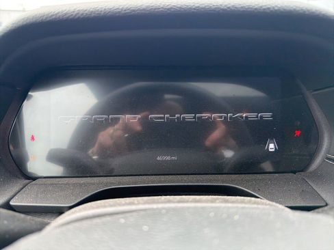 Used 2024 Jeep Grand Cherokee Altitude image 12