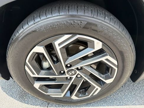 Used 2025 Hyundai Tucson Limited FWD image 11