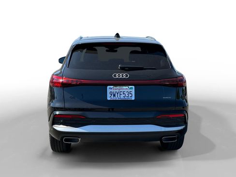 Certified 2025 Audi Q5 Premium w/ Convenience Package AWD/4WD image 4