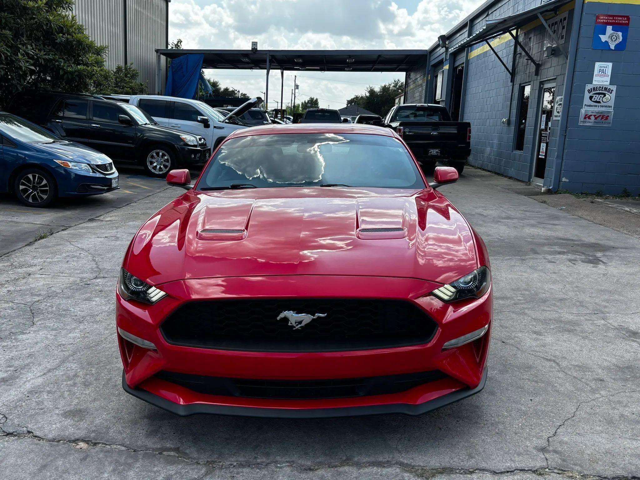 Used 2019 Ford Mustang Coupe RWD image 2