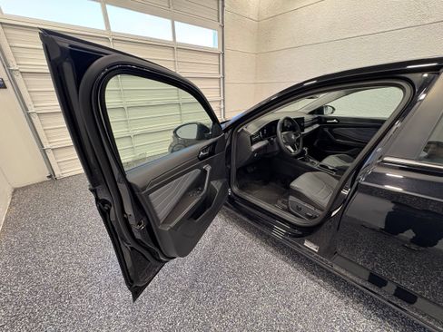 Used 2026 Volkswagen Jetta SEL FWD image 22