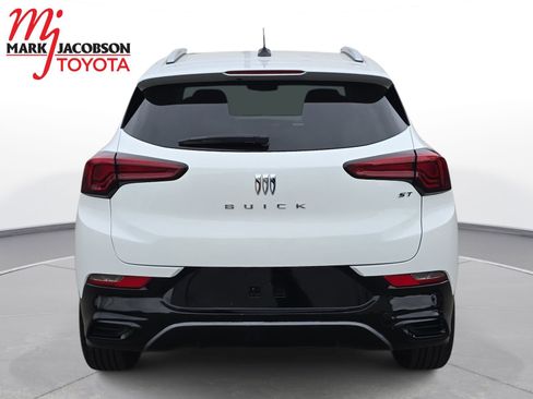 Used 2024 Buick Encore GX Sport Touring image 11