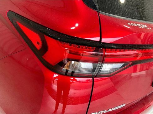 Used 2022 Mitsubishi Outlander SEL image 13