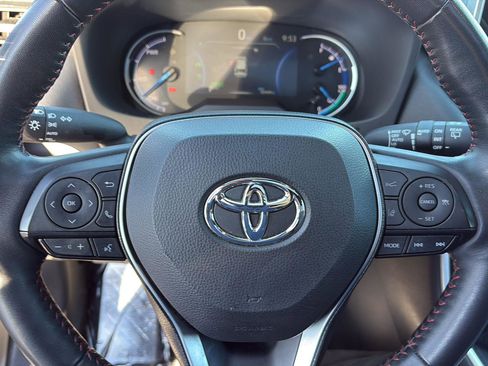 Used 2024 Toyota RAV4 SE image 19