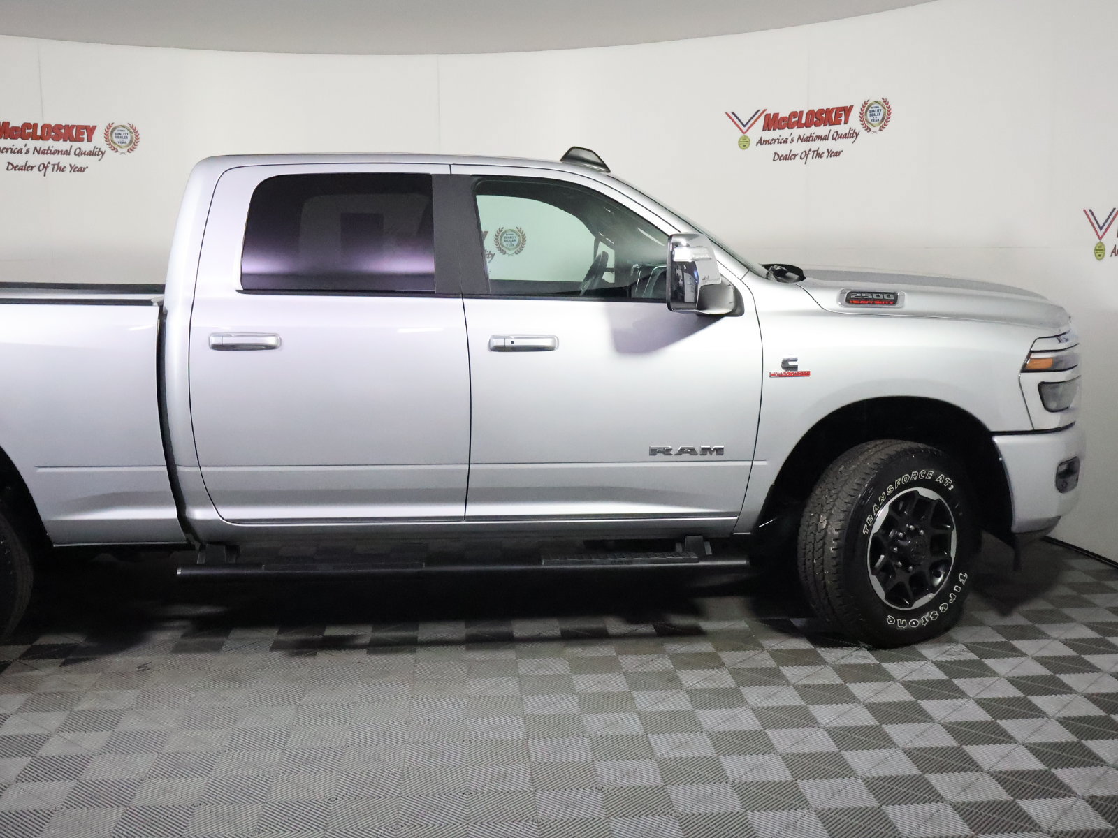 Used 2026 RAM 2500 Laramie AWD/4WD image 3