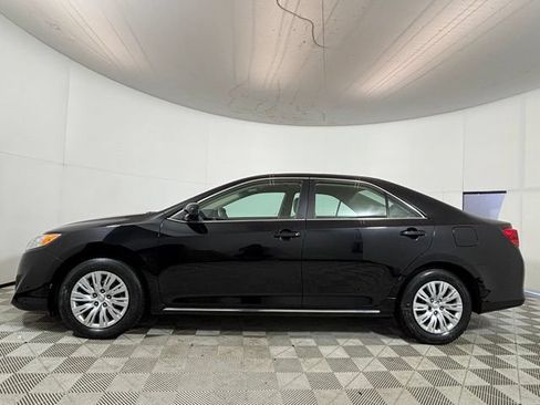 Used 2012 Toyota Camry LE FWD image 4