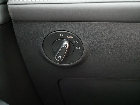 Certified 2025 Volkswagen Taos SE AWD/4WD image 27