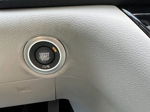 Certified 2024 Chrysler Pacifica Touring-L image 35