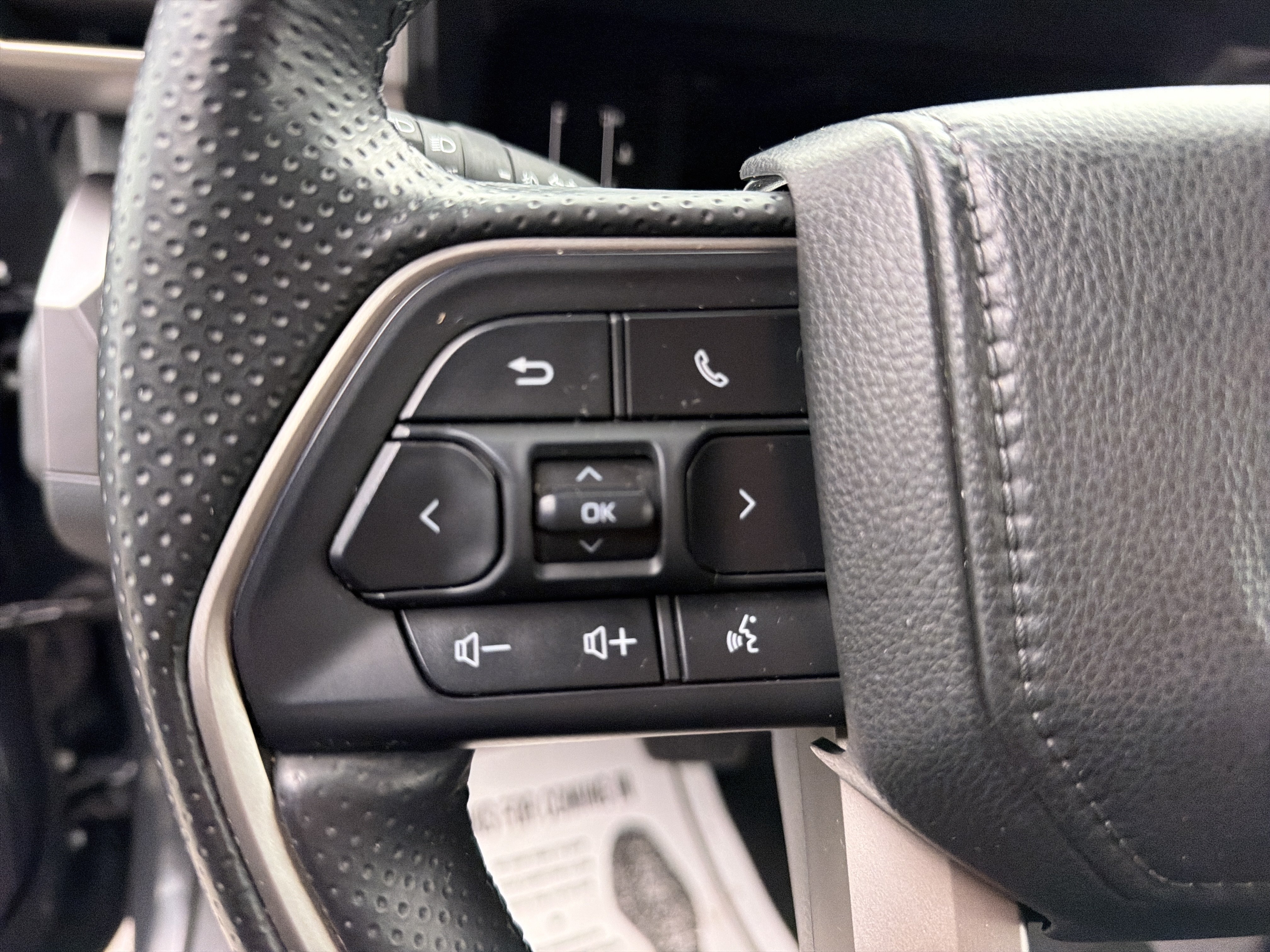 Used 2025 Toyota 4Runner SR5 AWD/4WD image 19