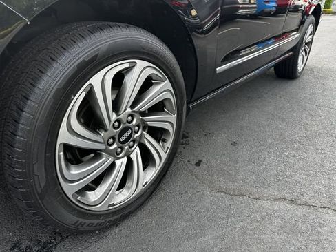 Certified 2023 Lincoln Navigator Reserve AWD/4WD image 12