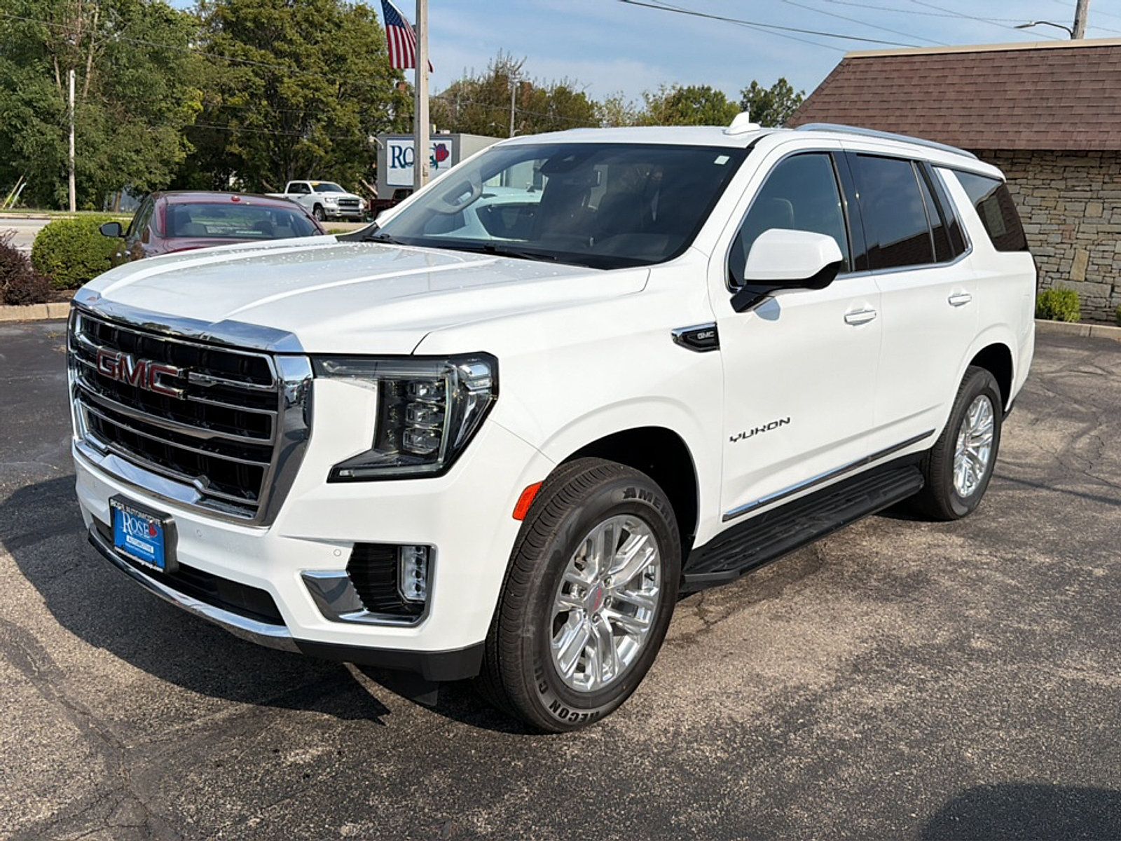Used 2024 GMC Yukon SLT AWD/4WD image 3