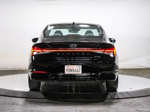 Used 2023 Hyundai Elantra Limited FWD image 3