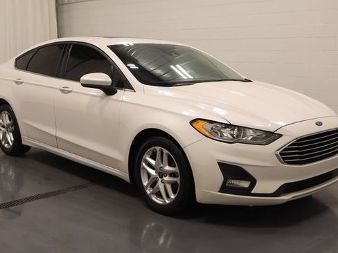 Used 2020 Ford Fusion SE w/ Equipment Group 151A image 2
