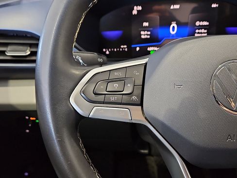 Certified 2023 Volkswagen Taos SE FWD image 17