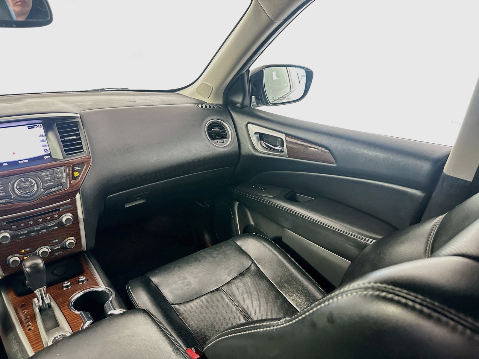 Used 2017 Nissan Pathfinder Platinum AWD/4WD image 23