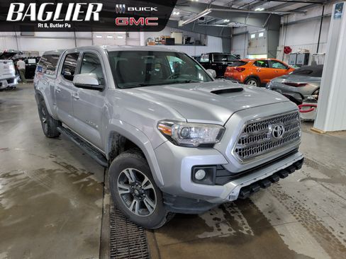 Used 2016 Toyota Tacoma TRD Sport w/ Premium & Technology Package AWD/4WD image 1