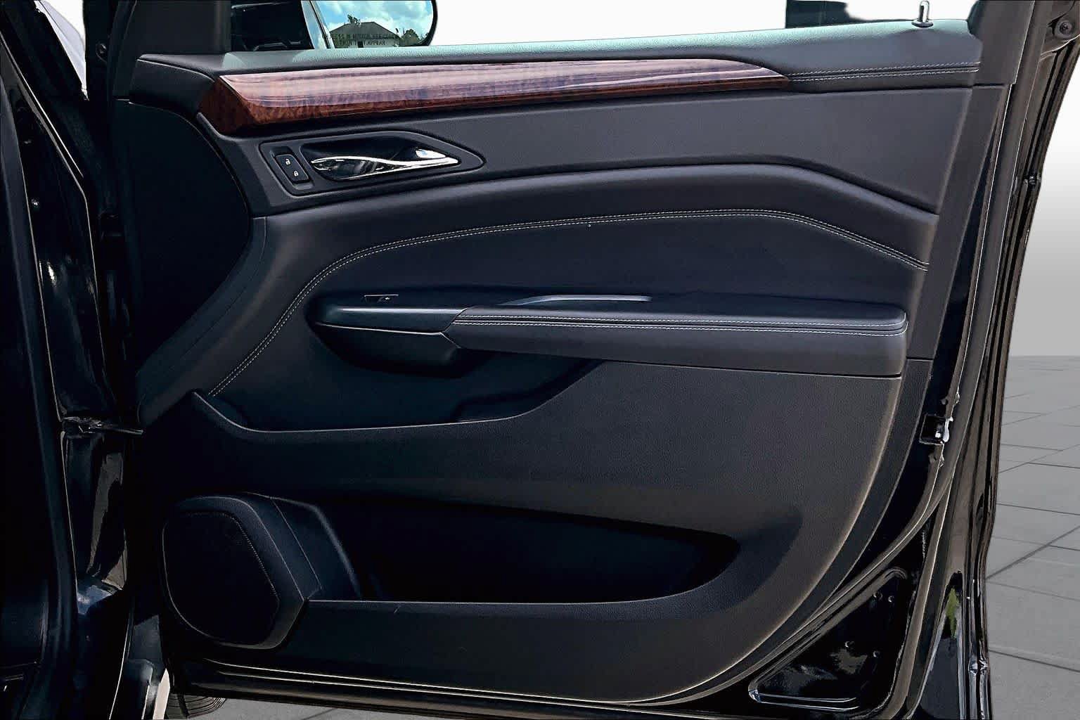Used 2015 Cadillac SRX Luxury FWD image 21