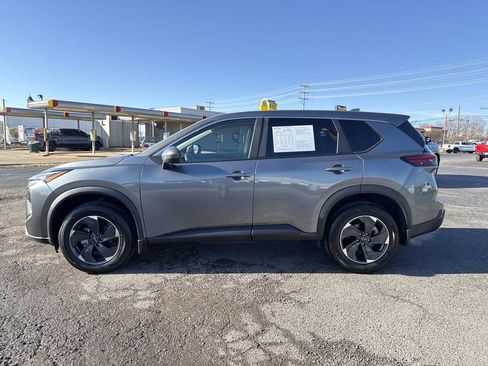 Used 2025 Nissan Rogue SV image 4