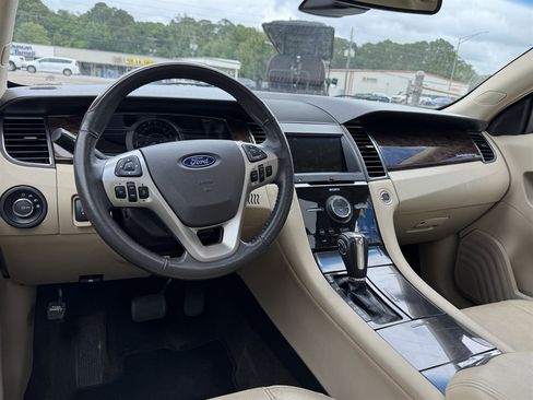 Used 2018 Ford Taurus Limited FWD image 10