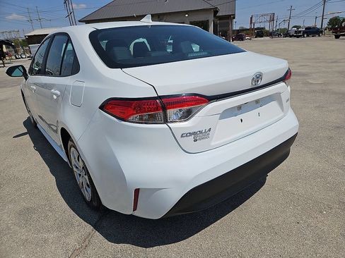 Used 2024 Toyota Corolla LE FWD image 5