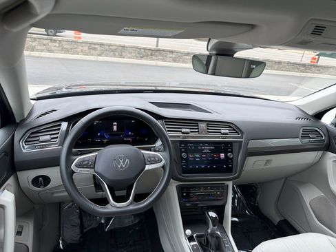 Certified 2022 Volkswagen Tiguan SE w/ Panoramic Sunroof Package image 14