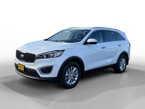 Used 2016 Kia Sorento LX image 1