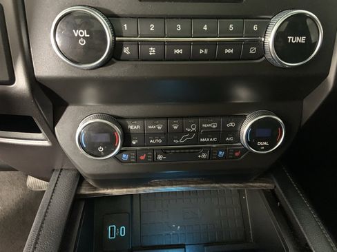 Used 2021 Ford Expedition Limited image 14