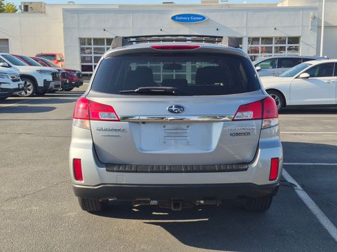 Used 2011 Subaru Outback 2.5i Premium AWD/4WD image 7