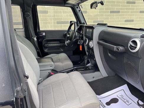 Used 2008 Jeep Wrangler Sahara w/ Dual Top Group image 9