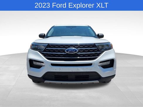 Used 2023 Ford Explorer XLT w/ Equipment Group 202A RWD image 9