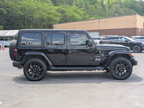 Used 2023 Jeep Wrangler Unlimited Sahara w/ Cold Weather Group AWD/4WD image 10