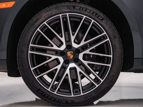 Certified 2026 Porsche Macan AWD/4WD image 13