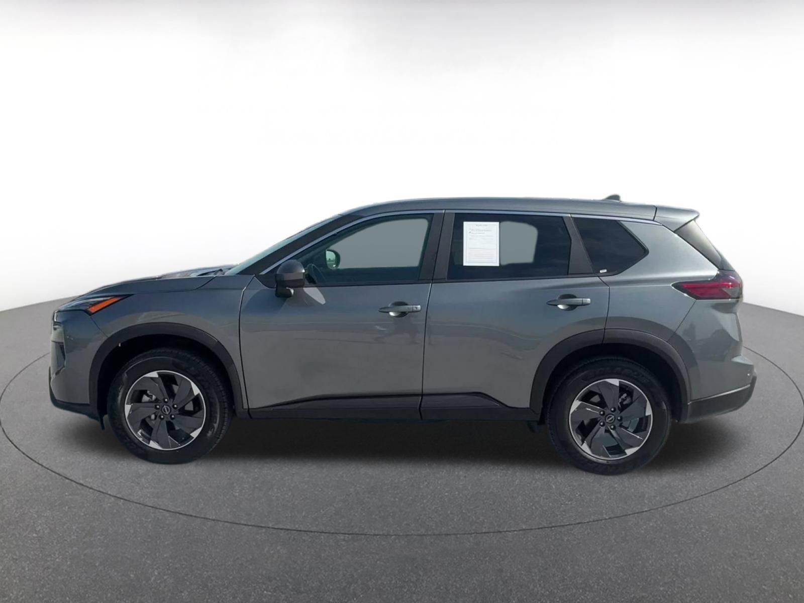 Used 2025 Nissan Rogue SV FWD image 8