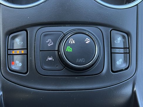 Used 2023 GMC Terrain SLE w/ Driver Convenience Package image 32