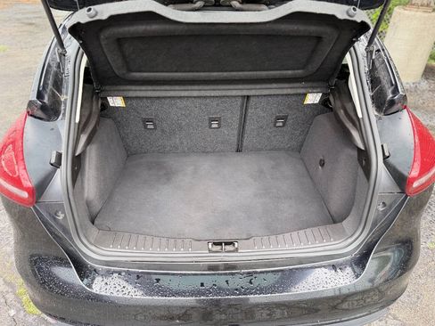 Used 2017 Ford Focus SE FWD image 11