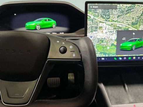 Used 2021 Tesla Model S Plaid image 18