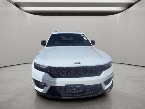 Used 2024 Jeep Grand Cherokee Altitude image 14