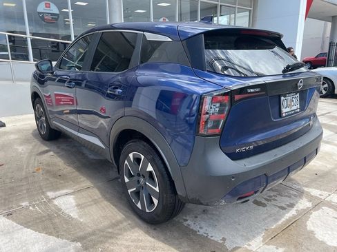 Used 2025 Nissan Kicks SV AWD/4WD image 2