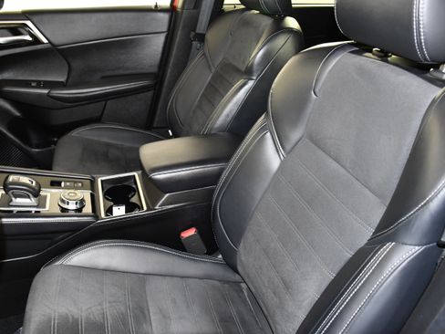 Used 2024 Mitsubishi Outlander SE AWD/4WD image 36