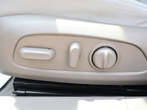 Certified 2025 Chevrolet Malibu LT FWD image 12