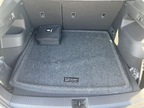 Certified 2026 Volkswagen Tiguan SE FWD image 28