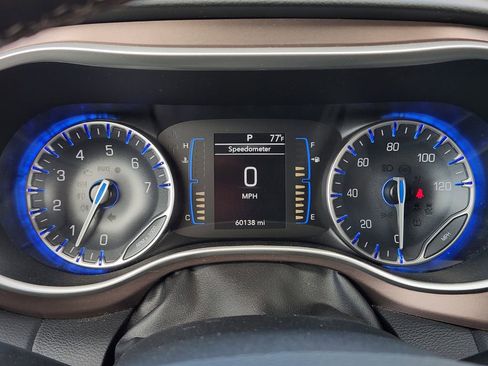 Used 2023 Chrysler Voyager LX image 11