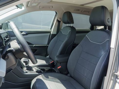 Used 2023 Volkswagen Taos SE w/ Panoramic Sunroof Package AWD/4WD image 5