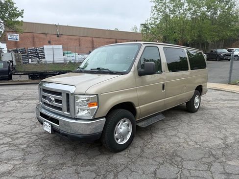 Used 2013 Ford E-350 and Econoline 350 XLT RWD image 3
