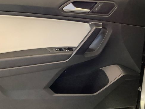 Used 2021 Volkswagen Tiguan SE R-Line image 12