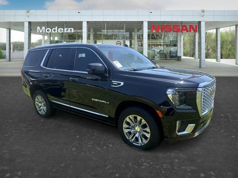 Used 2024 GMC Yukon Denali w/ Advanced Technology Package AWD/4WD image 7