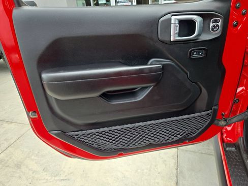 Used 2019 Jeep Wrangler Unlimited Rubicon AWD/4WD image 12