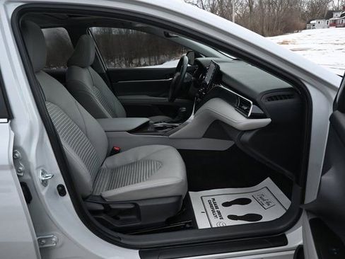 Used 2022 Toyota Camry SE w/ Cold Weather Package image 19