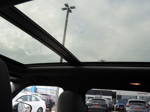 Used 2021 Chevrolet TrailBlazer RS w/ Sun and Liftgate Package image 19