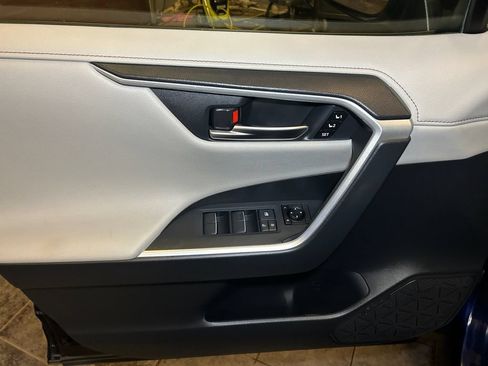Used 2019 Toyota RAV4 Limited w/ Cold Weather Package AWD/4WD image 16